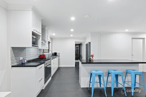 Property photo of 11 Collins Crescent Benowa QLD 4217