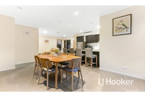 Property photo of 2 Harlesden Circuit Pakenham VIC 3810