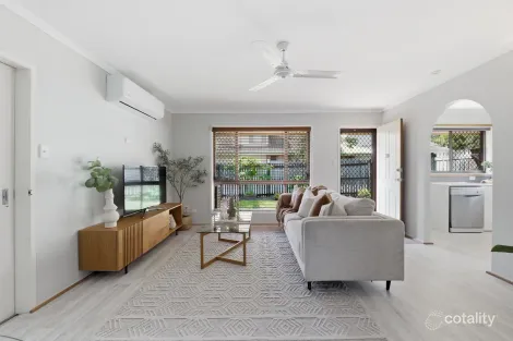 5 Quinnia Ct, Ferny Hills, QLD 4055