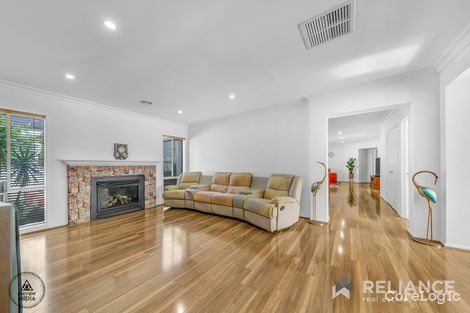 Property photo of 1 Cobblestone Green Caroline Springs VIC 3023