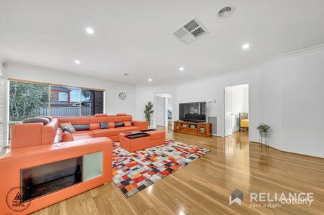 Property photo of 1 Cobblestone Green Caroline Springs VIC 3023