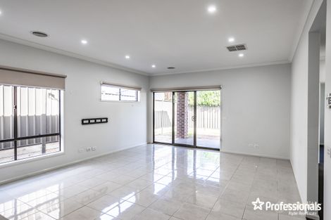Property photo of 10 Fiona Road Cobblebank VIC 3338