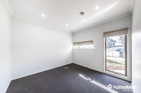 Property photo of 10 Fiona Road Cobblebank VIC 3338
