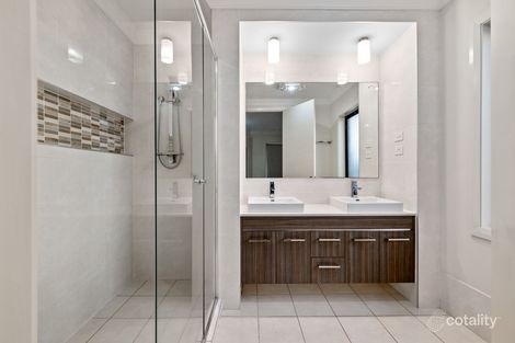 Property photo of 5 Greenlink Drive Glenmore Park NSW 2745