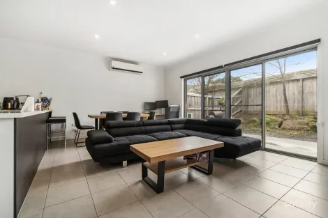 6/2 Sanoma Dr, Skye, VIC 3977