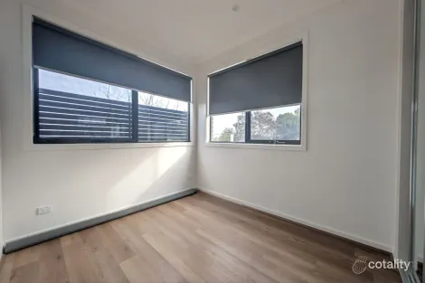 Property photo of 1/8 Oulton Crescent Reservoir VIC 3073