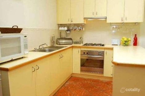 Property photo of 10 Bradfield Lane Kensington VIC 3031