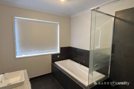 Property photo of 7 Bamburgh Street Werribee VIC 3030