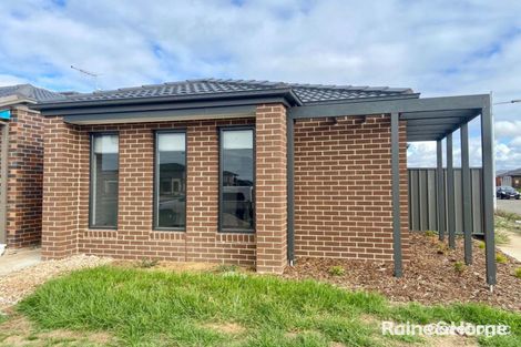 Property photo of 18 Polly Parade Tarneit VIC 3029