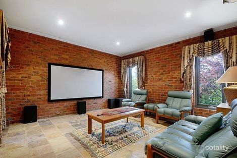 Property photo of 2 Briar Walk Blackburn South VIC 3130