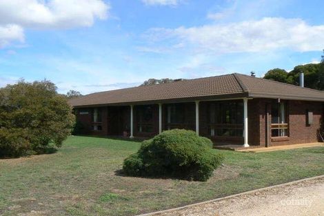 7110 Pyrenees Hwy, Avoca, VIC 3467