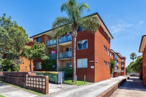 8/5 Phillip St, Roselands, NSW 2196