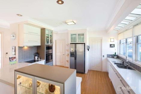 Property photo of 3 Sutherland Court Mount Ommaney QLD 4074