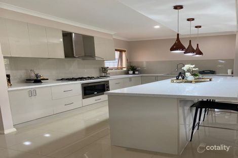 Property photo of 19 Mountleigh Circuit Craigieburn VIC 3064