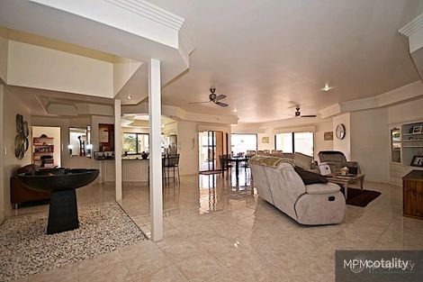 Property photo of 9 Leeds Close Arundel QLD 4214