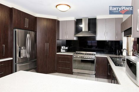 Property photo of 58 Gillingham Crescent Craigieburn VIC 3064