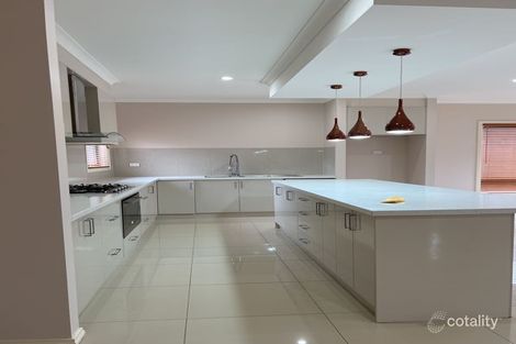 Property photo of 19 Mountleigh Circuit Craigieburn VIC 3064