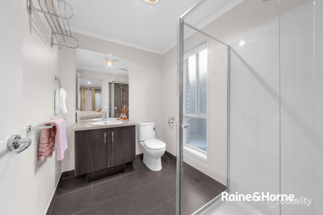 Property photo of 8 Tournament Place Cranbourne North VIC 3977