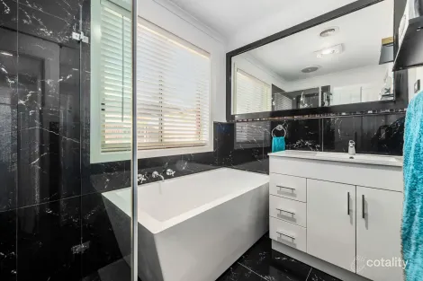 Property photo of 4 Wahgunyah Crescent Langwarrin VIC 3910