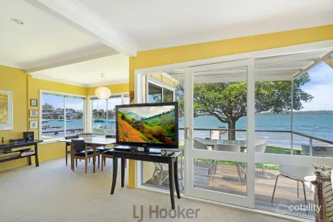 Property photo of 37 Waterside Avenue Sunshine NSW 2264