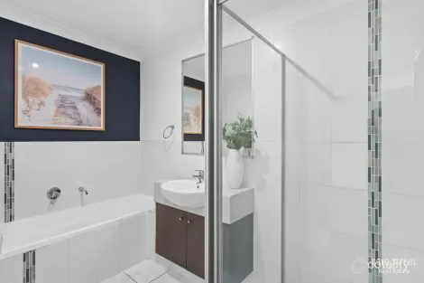 Property photo of 7 Caragh Crescent Oxenford QLD 4210