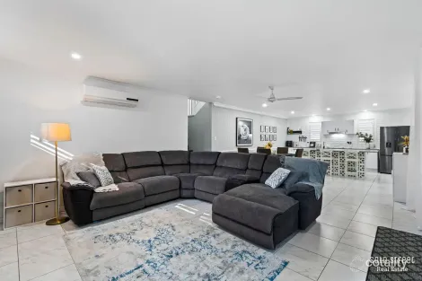 Property photo of 7 Caragh Crescent Oxenford QLD 4210