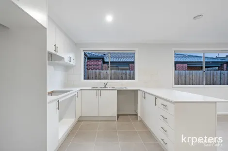 Property photo of 28 Trefella Rise Drouin VIC 3818