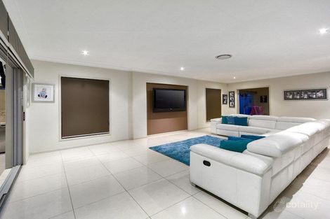 Property photo of 8 Cienna Place Bridgeman Downs QLD 4035