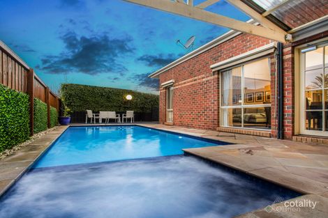 Property photo of 8 Ros Way Berwick VIC 3806