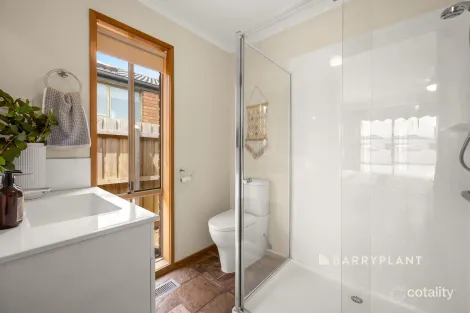 Property photo of 27 Kendall Drive Narre Warren VIC 3805