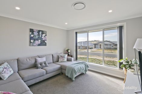 Property photo of 11 Kidd Circuit Goulburn NSW 2580