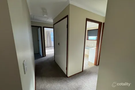 Property photo of 24 Lachlan Crescent Sandstone Point QLD 4511