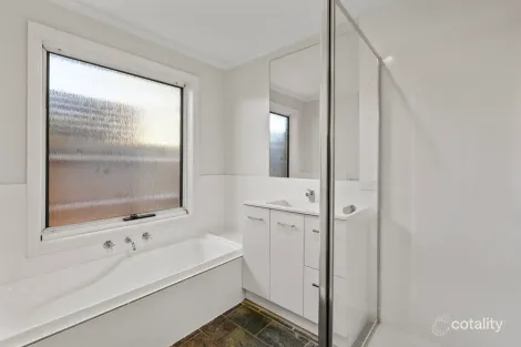 Property photo of 22 Hogan Grove Werribee VIC 3030