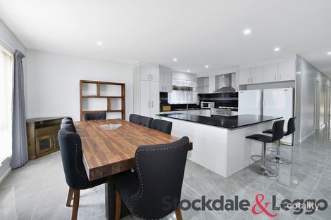 Property photo of 46 Cockatiel Circuit Craigieburn VIC 3064