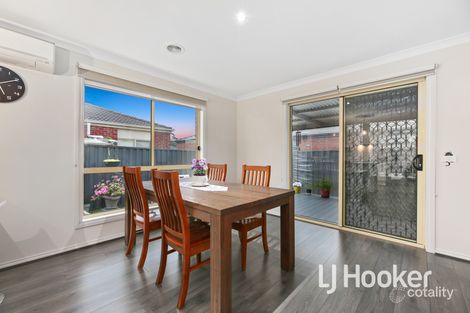 Property photo of 17 Elderberry Way Pakenham VIC 3810