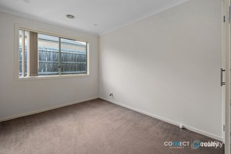 Property photo of 3 McClenaghan Place Pakenham VIC 3810