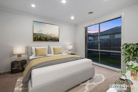 Property photo of 3 McClenaghan Place Pakenham VIC 3810