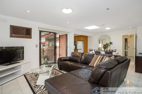 Property photo of 31 Endeavour Crescent Endeavour Hills VIC 3802