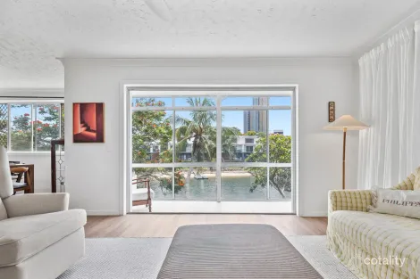 2/31 Surfers Ave, Mermaid Waters, QLD 4218