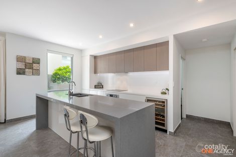 Property photo of 103/1 Mawson Close Caves Beach NSW 2281