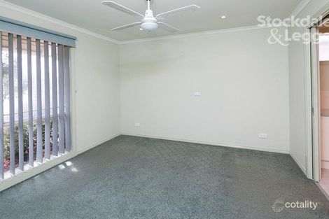 Property photo of 53 Wakenshaw Crescent Pakenham VIC 3810