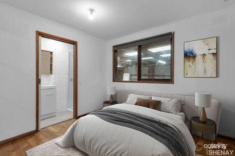Property photo of 15 Aaran Close Endeavour Hills VIC 3802