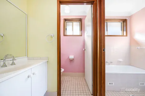 Property photo of 8 Arnold Avenue Green Valley NSW 2168