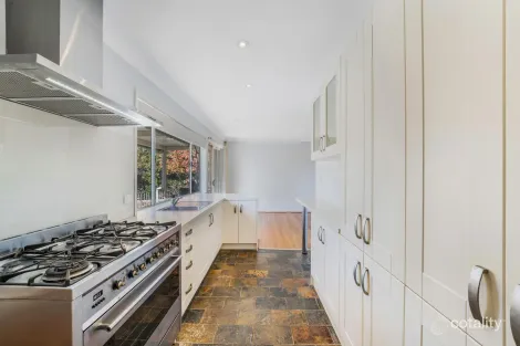 Property photo of 142 Campbellfield Avenue Bradbury NSW 2560