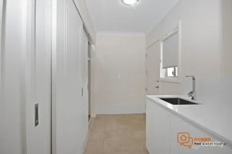 Property photo of 14 Briny Court Dubbo NSW 2830