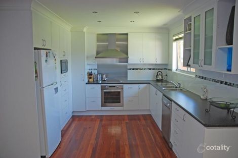 Property photo of 2 Yeovil Drive Bomaderry NSW 2541