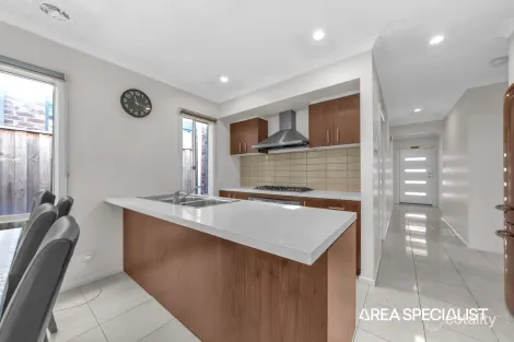 Property photo of 8 Blacksmith Way Clyde North VIC 3978