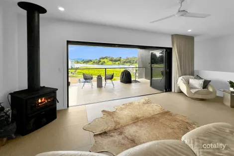 Property photo of 4 Waterfront Terrace Yungaburra QLD 4884