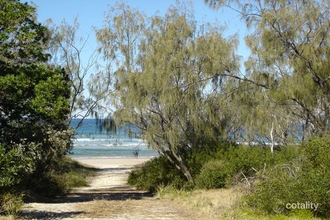 Property photo of 18 Surfside Crescent Pottsville NSW 2489