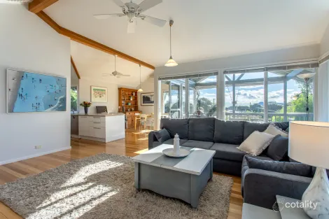 Property photo of 16 Elsegood Avenue Yallingup WA 6282